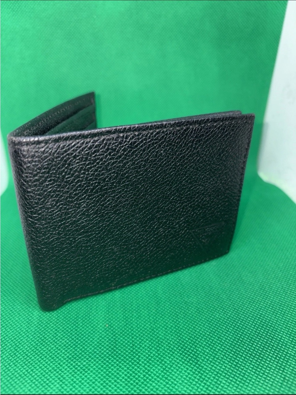 Guess mens wallet black leather fashion designer bi-fold with an ID flap Vintage